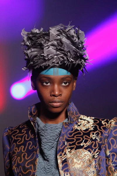 Look 75